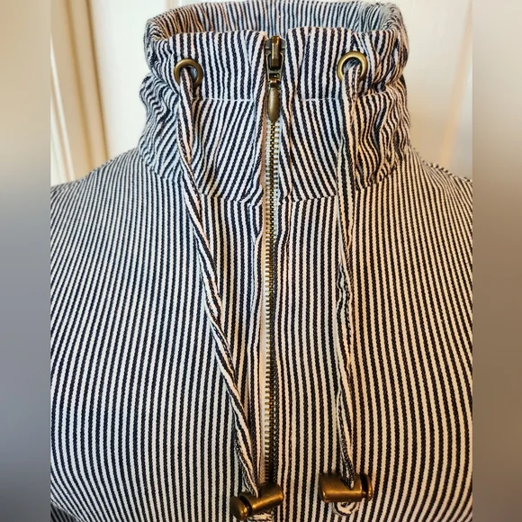 CHRISTOPHER & BANKS SIZE Medium, navy blue & white stripes, full zip front. - Picture 4 of 6
